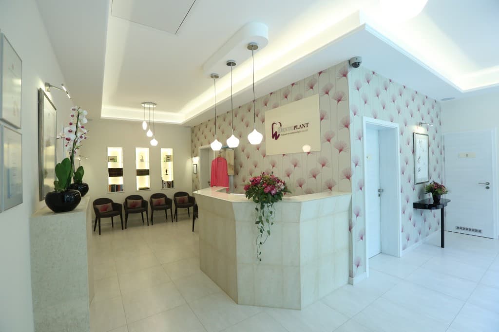 Recepció és váró a Dentoplant Fogászati Rendelőben – Szeged