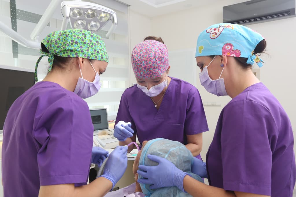Implantáció közben - Dentoplant Fogászat Szeged